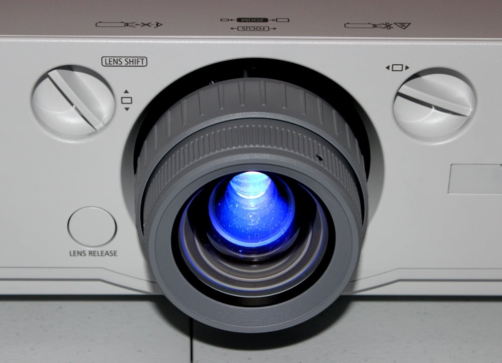 NEC 521U hardware-lens