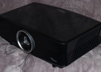 Optoma UHZ65 Right Side