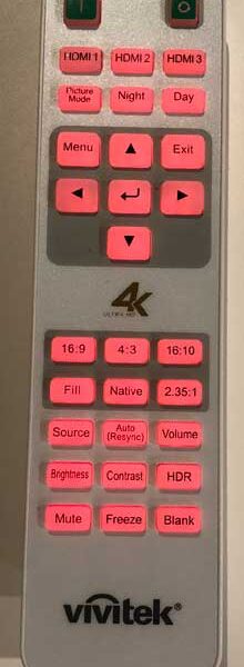 VivitekHK2288's remote control: Great backlight, good layout, but weak range
