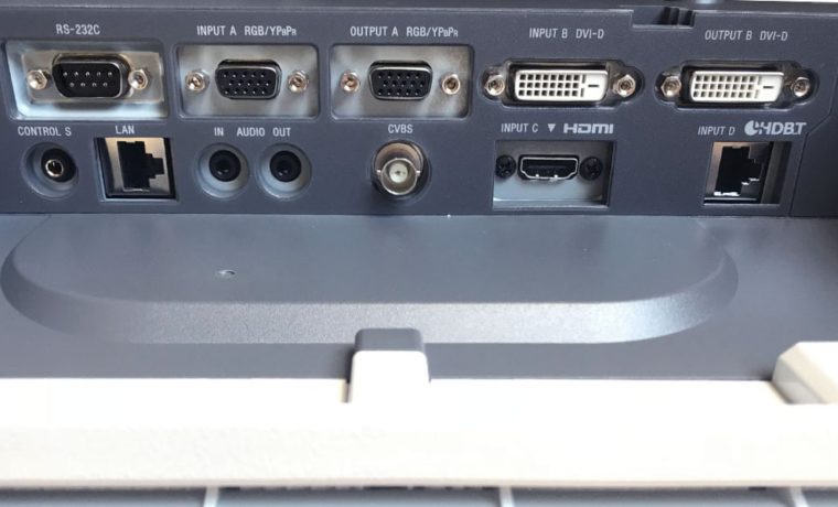 Sony-VPL-FHZ61_Inputs-Panel