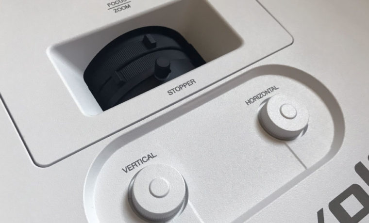 The Maxell MP=WU5503 has vertical and horizontal lens shift.