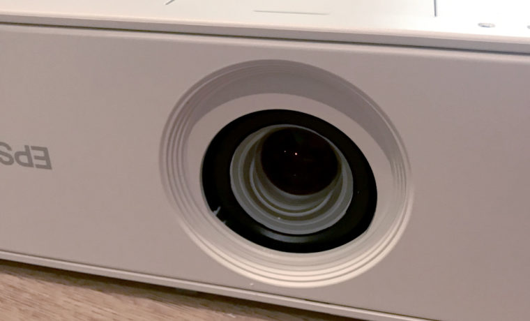 The Epson PowerLite U50 has a 1.20:1 zoom lens.
