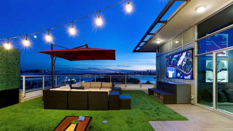 Things to Consider When Choosing An Outdoor Projector