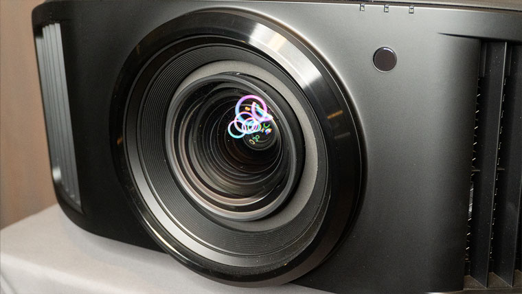 JVC DLA-NZ9 lens