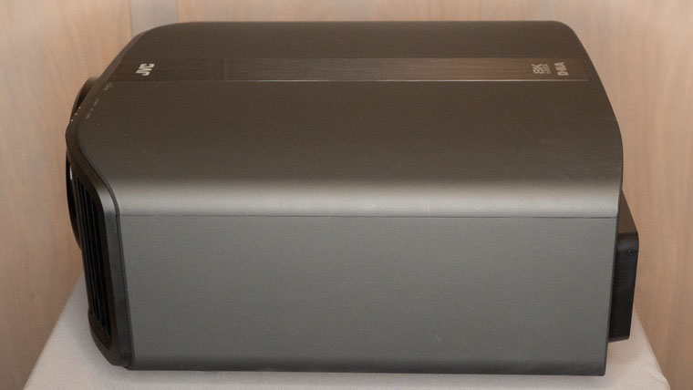 JVC DLA-NZ9 right side