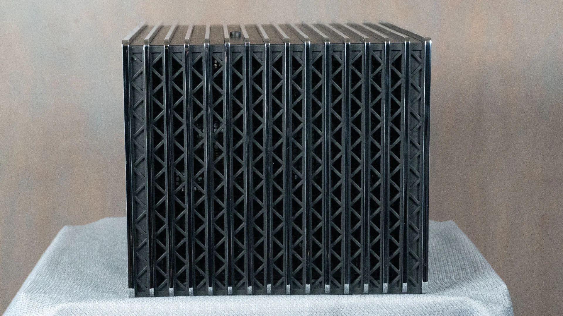 Valerion VisionMaster Pro2 Side - Projector Reviews - Images