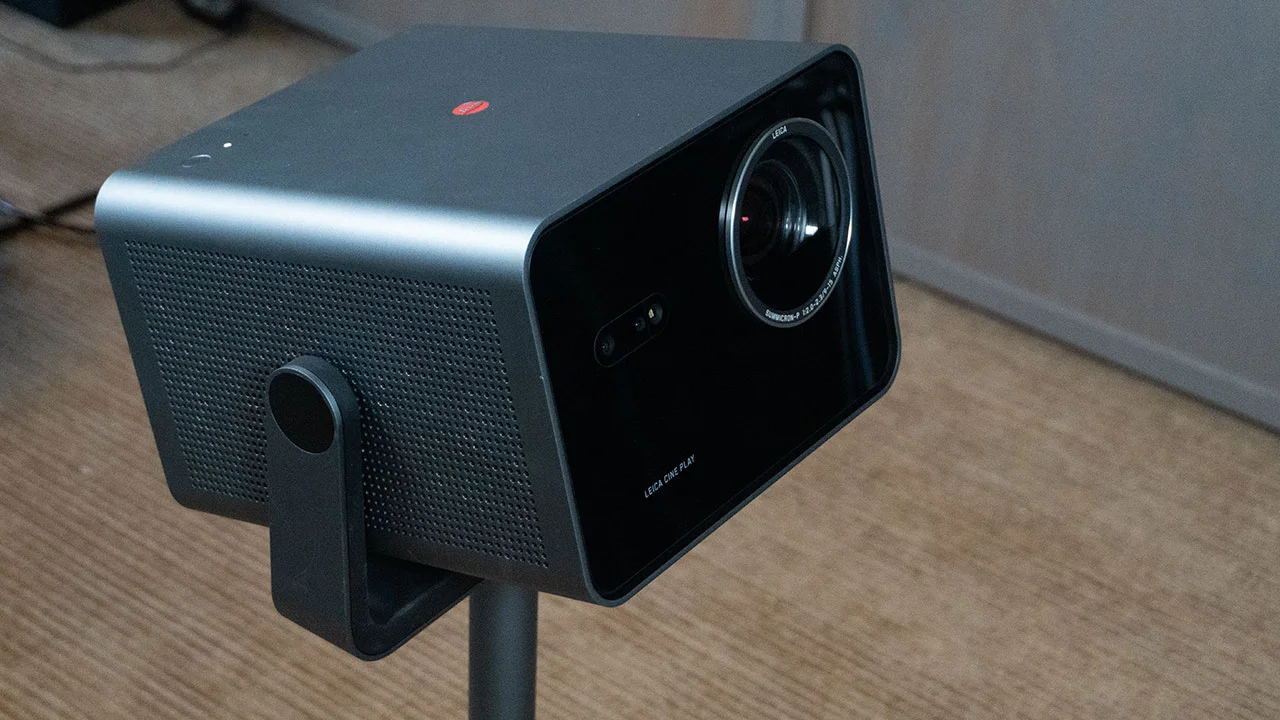 Leica Cine Play 1 Stand - Projector Reviews - Images