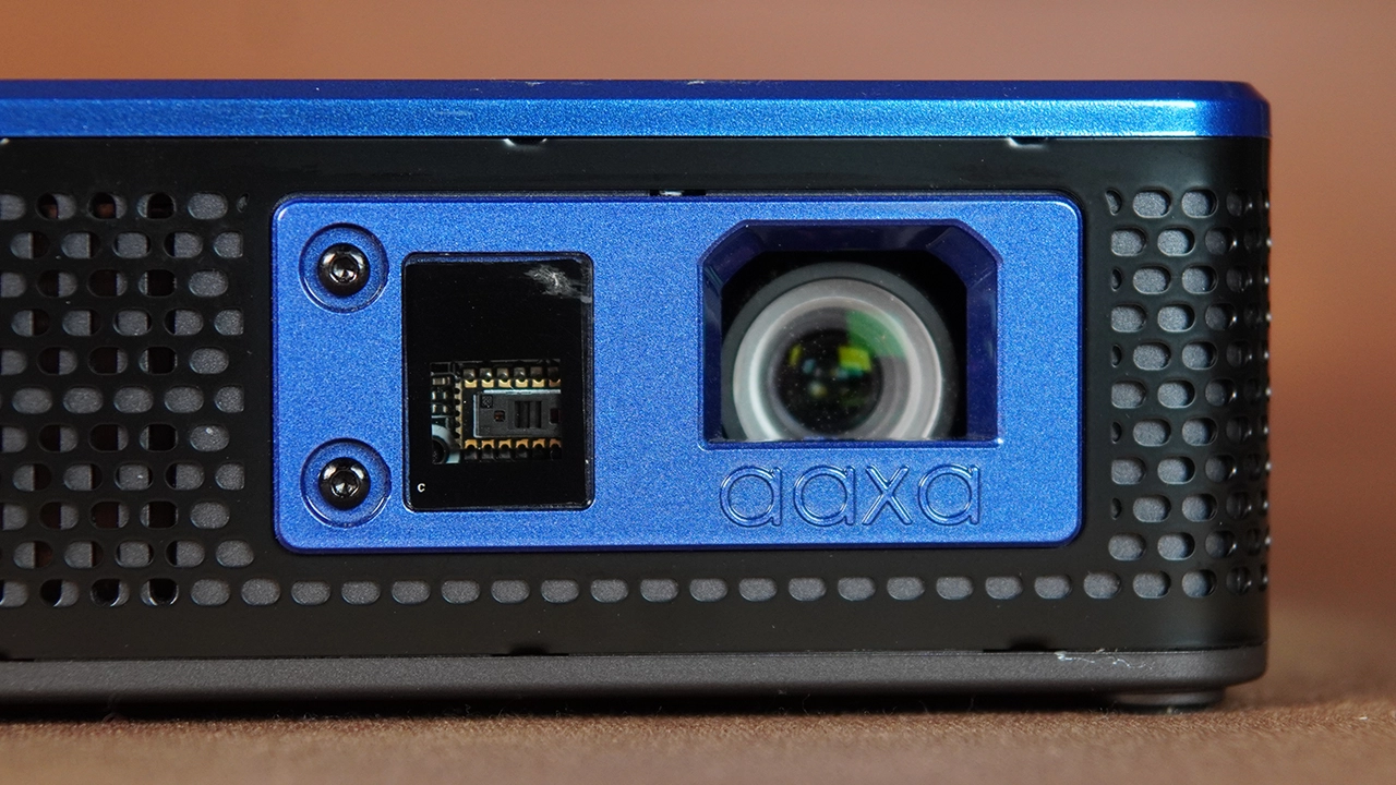 AAXA_M8L_PJBProdShot#1 - Projector Reviews Images