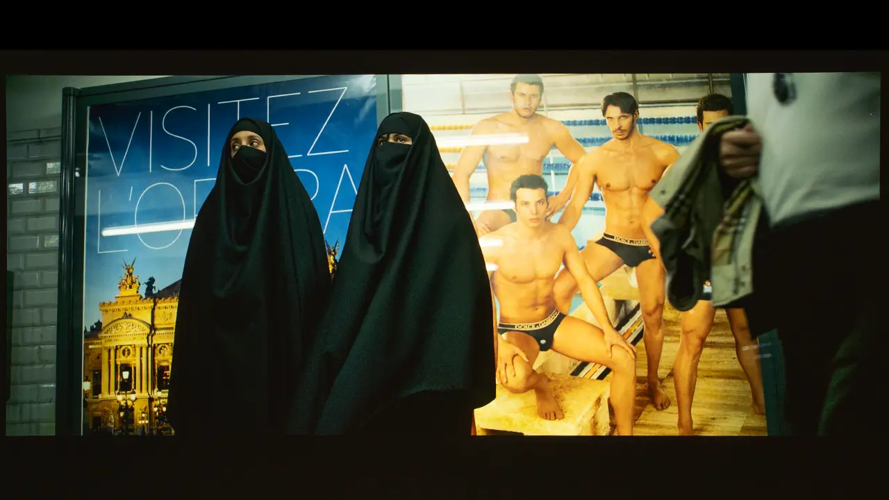 Hisense M2 Pro Contrast-1