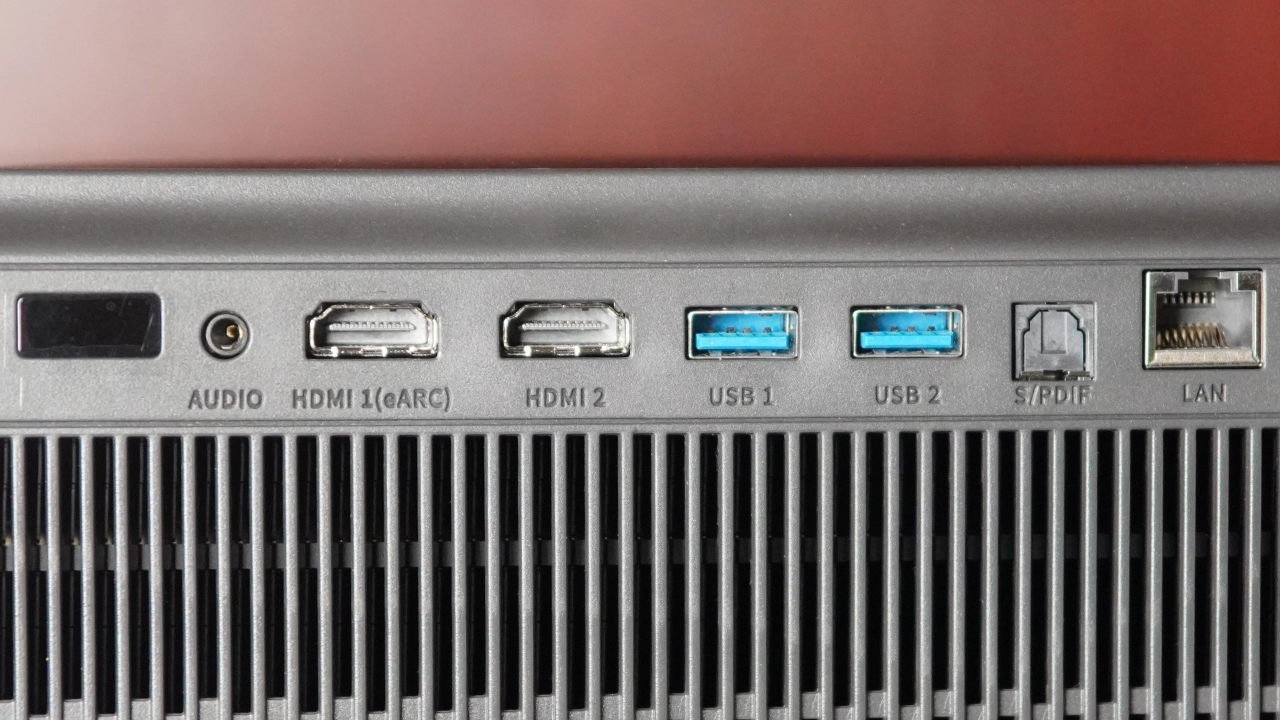 Hisense_C2_Ultra_Inputs