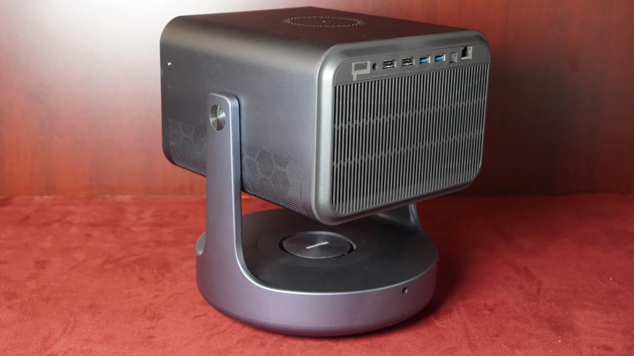 Hisense_C2_Ultra_PJBProdShot#4