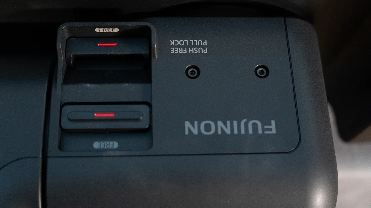 Fujifilm FP-ZUH6000-Sample-lens lock-1