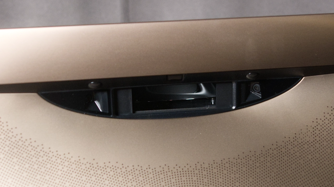 Hisense_L9Q_PJBProdShot#11_Lens