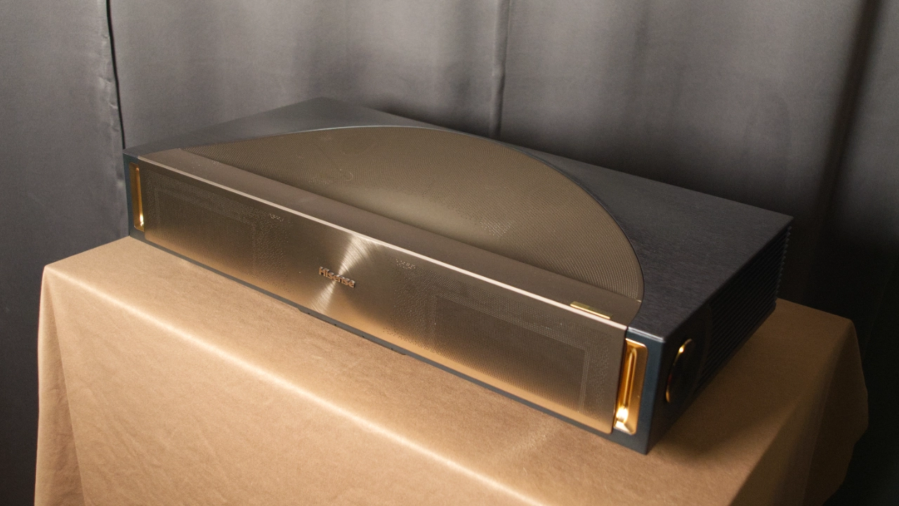 Hisense_L9Q_PJBProdShot#2