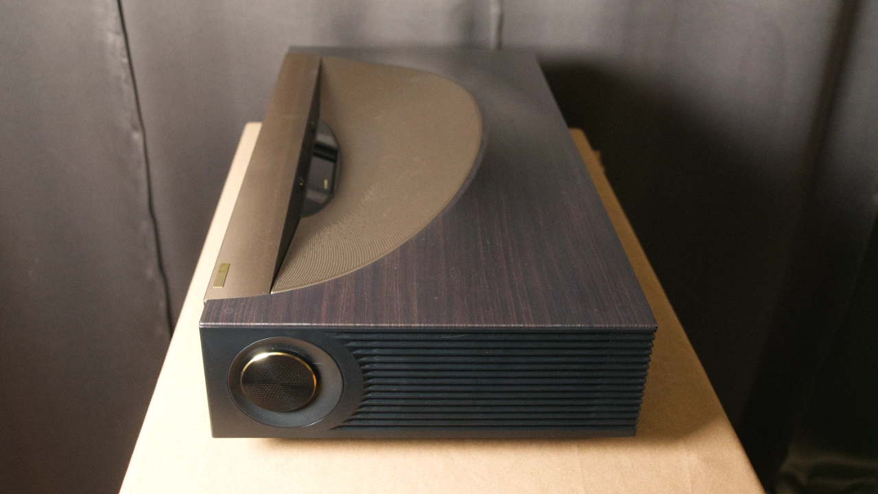 Hisense_L9Q_PJBProdShot#3