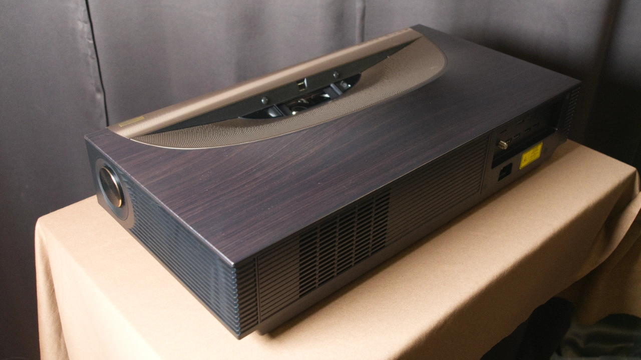 Hisense_L9Q_PJBProdShot#4