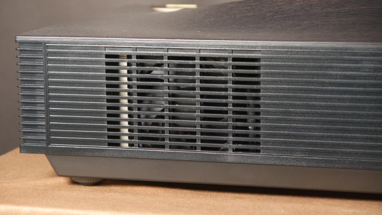 Hisense_L9Q_PJBProdShot#7_Fans