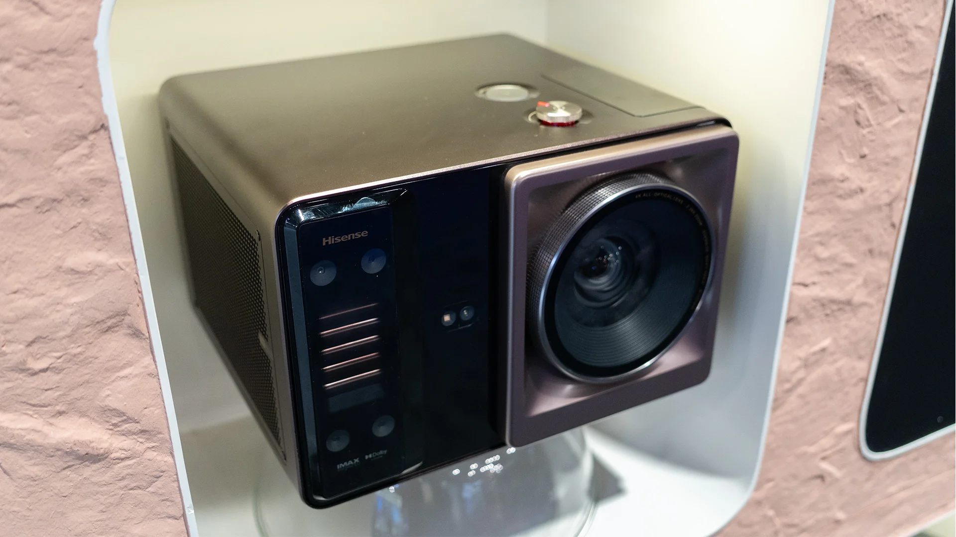 Hisense XR10 Sample - Projector Reviews - Images