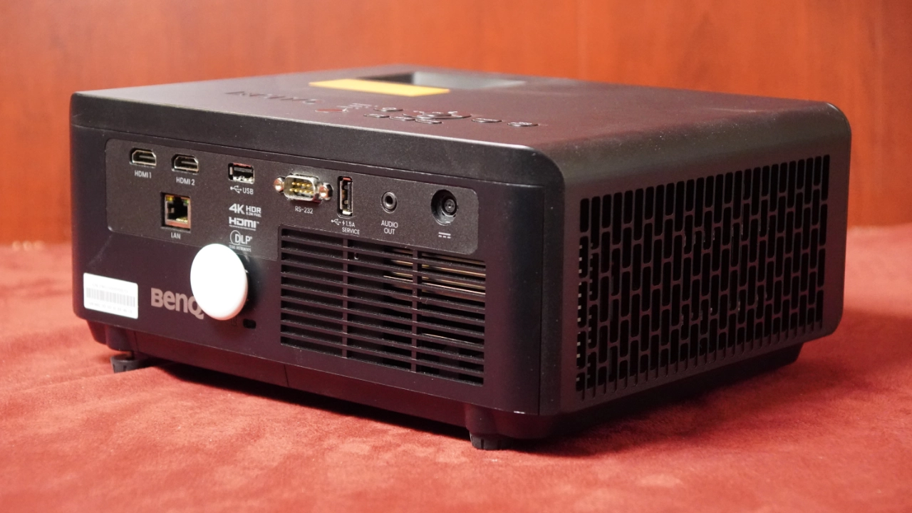 BenQ LK830ST Projector - Projector Reviews - Images